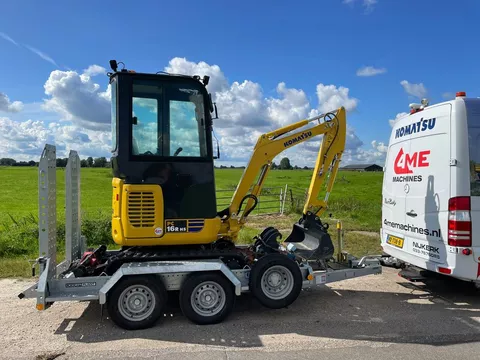Komatsu PC16R-3HS + Brian James Digger trailer 0